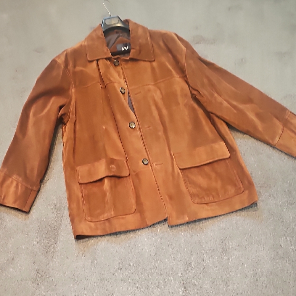Men's Brown Jacket size Large rubs large. authebtic suede. perfect condition